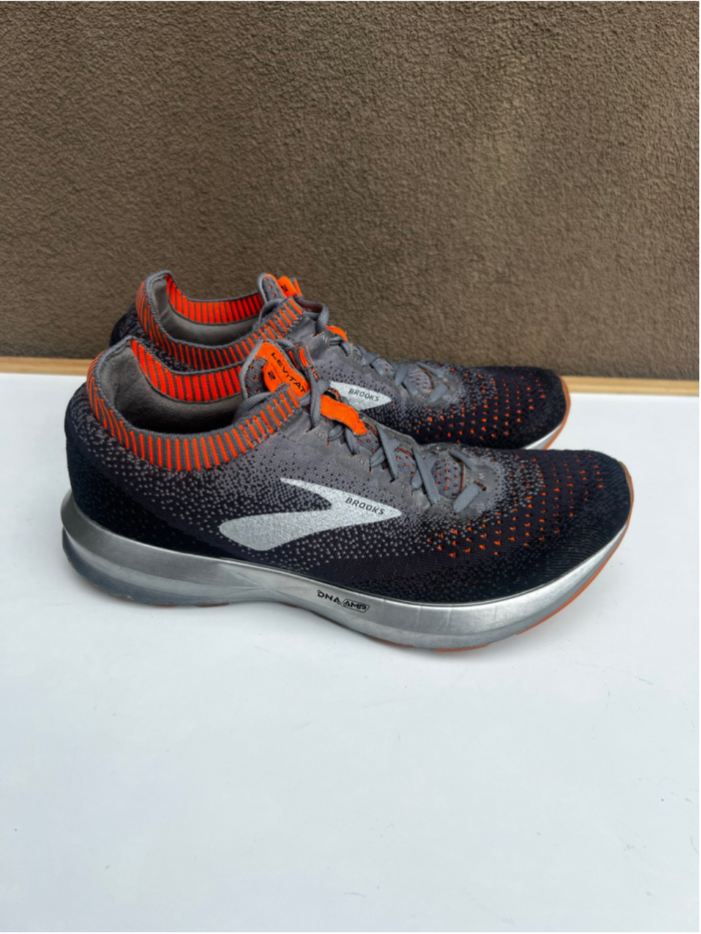 Brooks Levitate 2 Running Sneakers Mens Size 8.5 Grey Black Orange